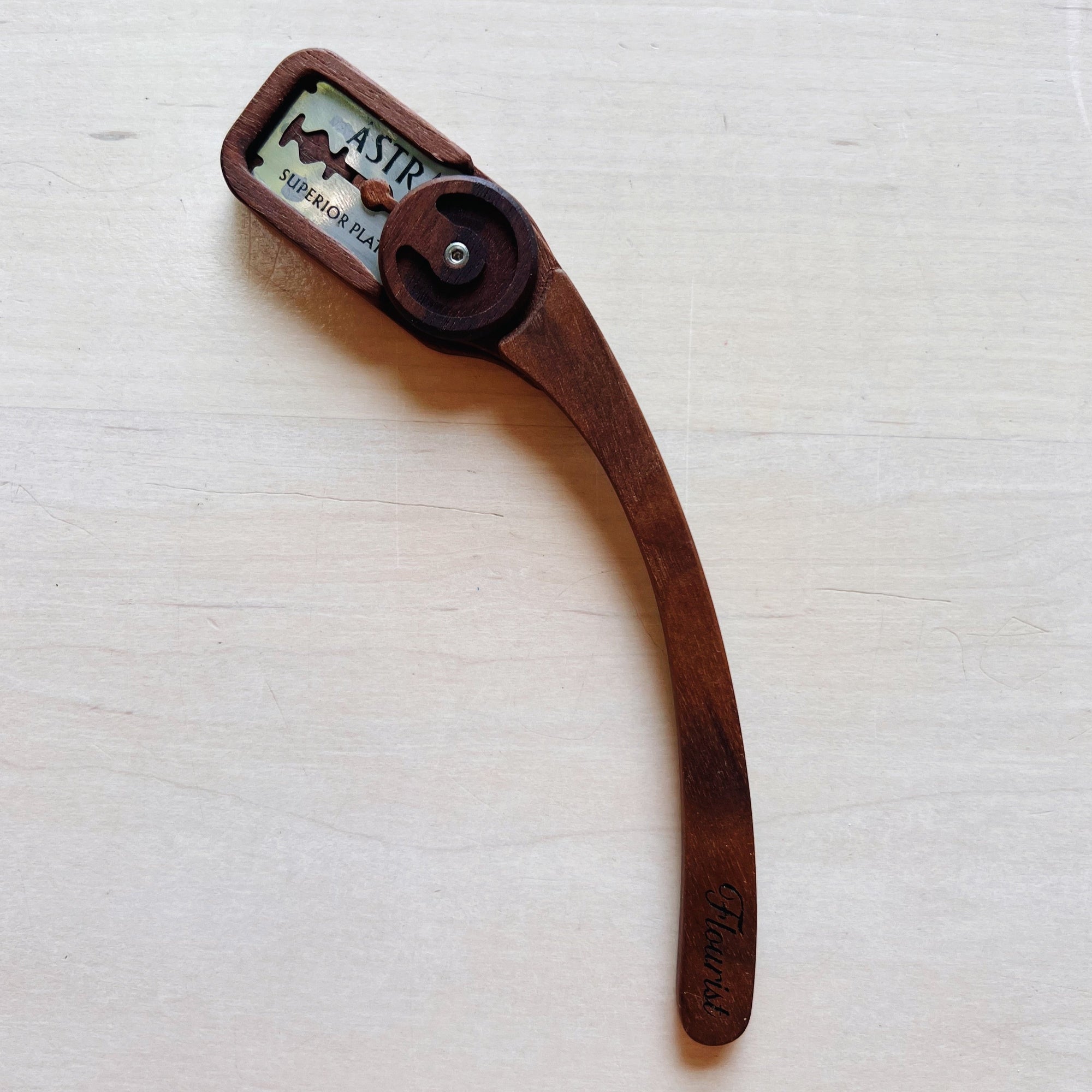 Flourist Handled Lame